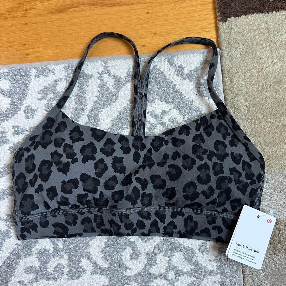 NWT 6 Lululemon Leopard Print Flow Y Nulu Sports Bra - black grey